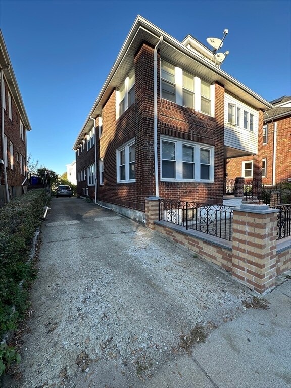 Building Photo - 101 Colborne Rd