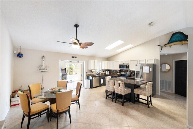 Foto del edificio - 279 SW Glenwood Dr