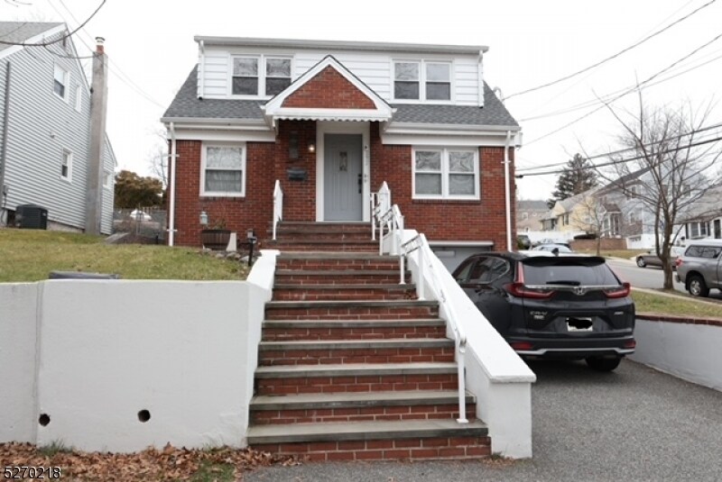 Primary Photo - 192 Maplewood Ave
