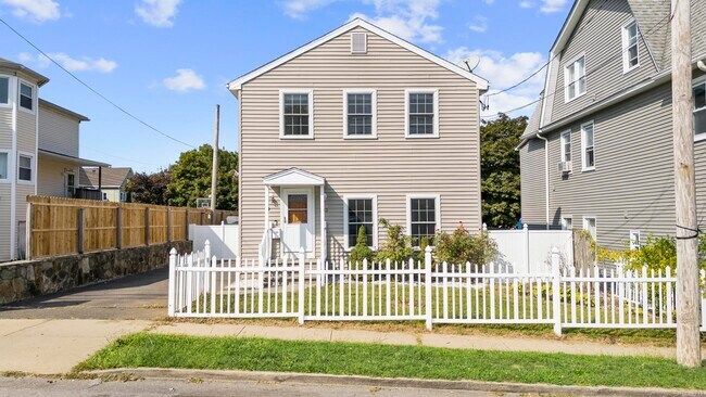 Building Photo - 322 Greenfield St