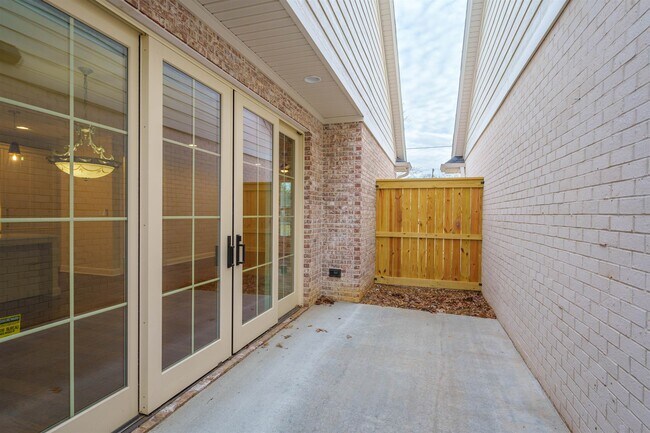 Building Photo - 1119 Hill Ave