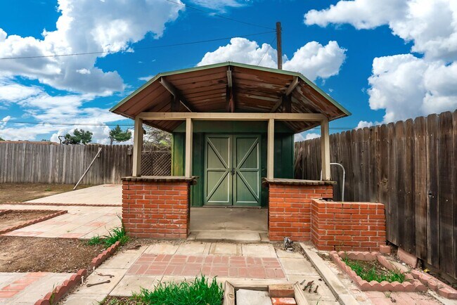 Foto del edificio - Charming 3 bedroom 1.5 bathroom home locat...