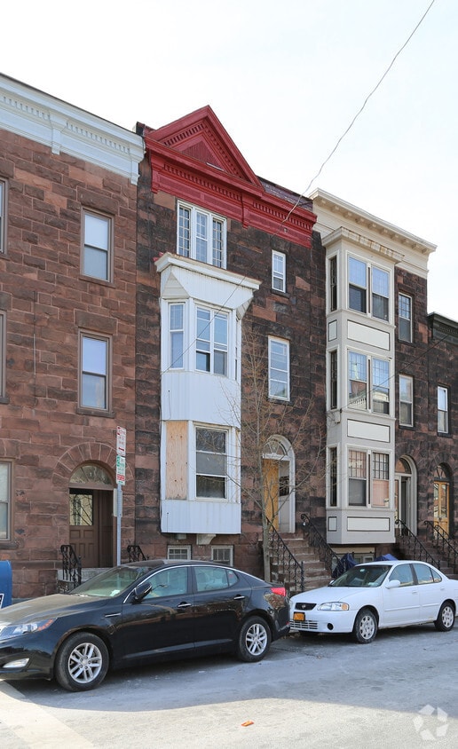 Building Photo - 2 Sprague Pl