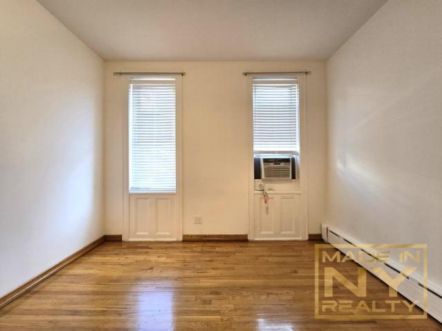 Foto del edificio - 2 bedroom in ASTORIA NY 11106