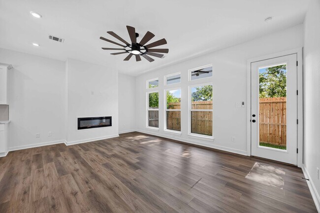 Foto del edificio - 8215 Gladstone St
