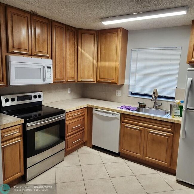 Building Photo - 3634 NW 95th Terrace