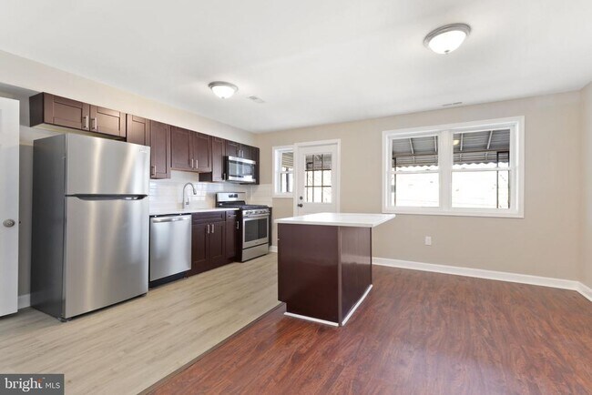 Building Photo - 916 St Agnes Ln