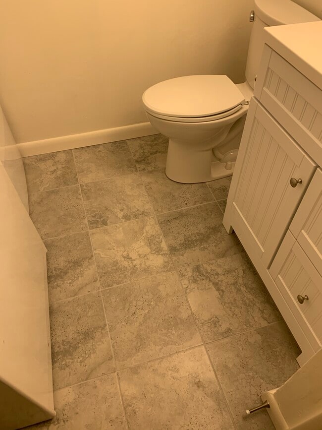 Bathroom Tile - 65 Ridgeview Rd