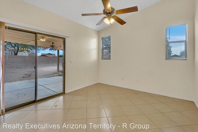 Foto del edificio - 8632 S Desert Skyline Pl