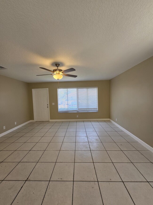Building Photo - 4876 Orleans Ct