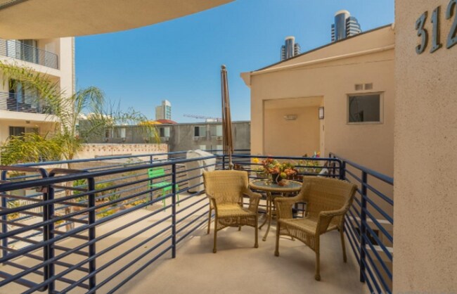 Building Photo - AMAZING 2/2 MARINA DISTRICT CONDO WITH 2 A...