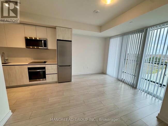 Building Photo - 5858 Yonge St