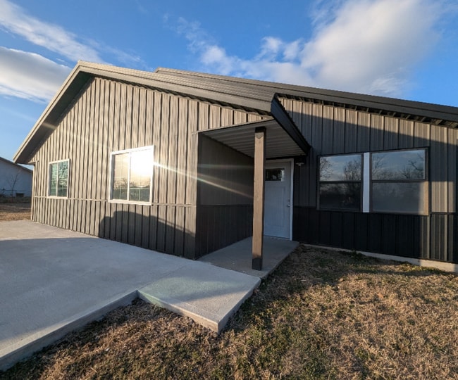 Building Photo - 597 SE 110th Rd