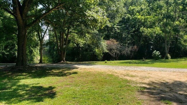 Building Photo - 570 Titus Rd