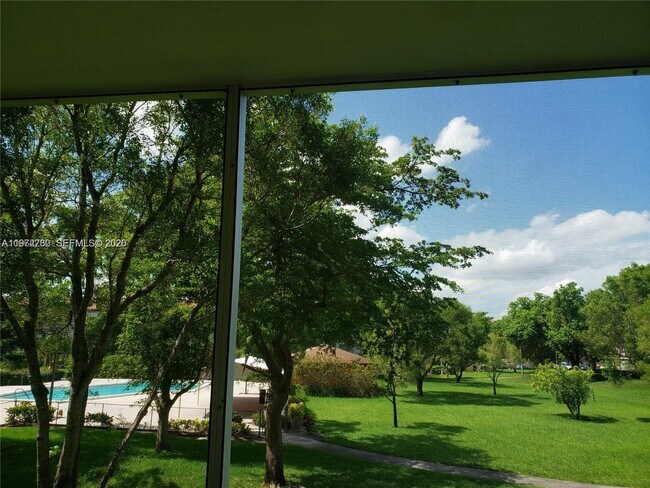 Foto del edificio - 13255 SW 9th Ct