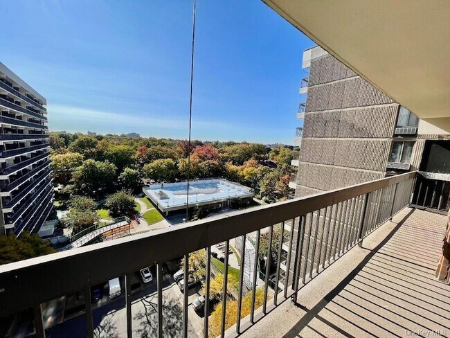 Foto del edificio - 15038 Union Tpke