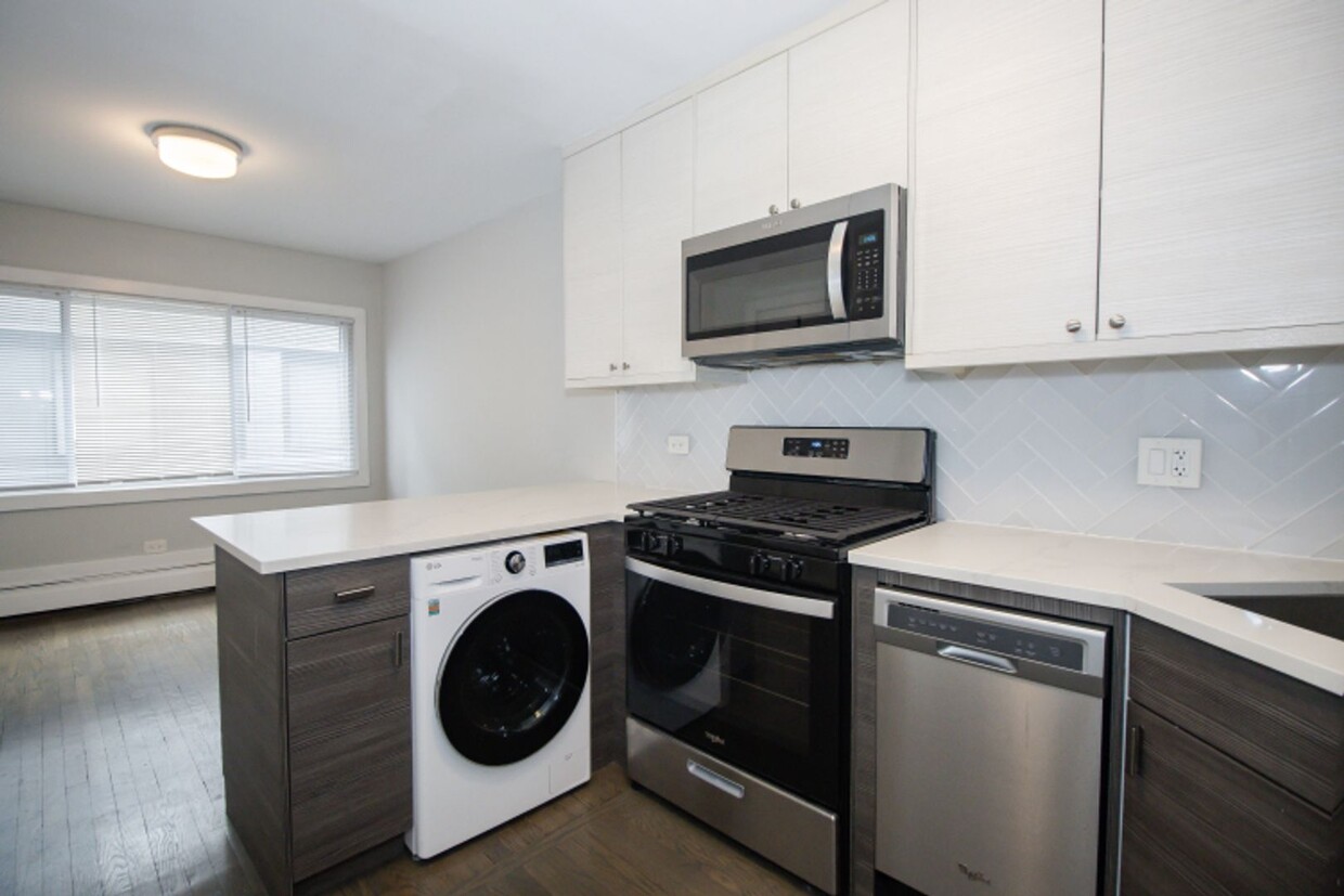 Foto principal - Cozy 1 Bedroom Apartment in Ideal Edgewate...