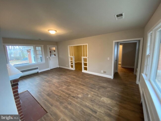 Building Photo - 265 BUTLER Rd