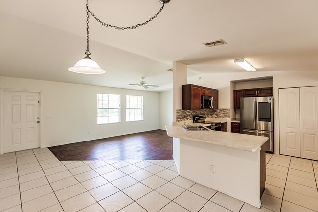 Foto del edificio - 1108 Willard Ave