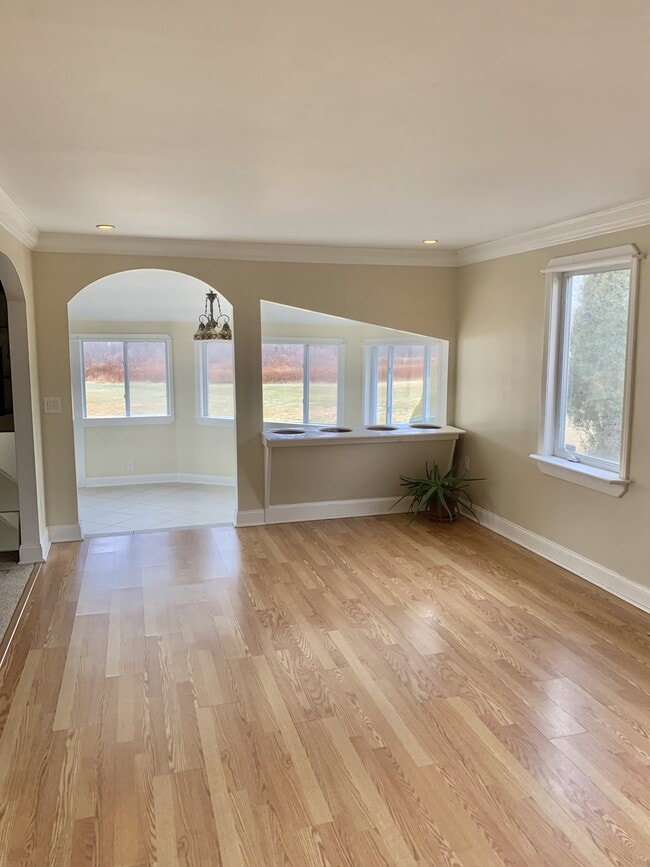 Building Photo - 756 Stream Rd