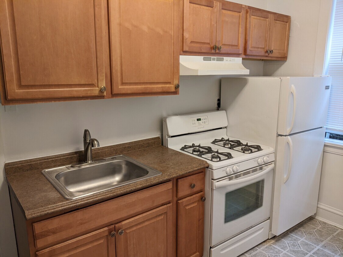 Primary Photo - 725 Hinman Ave