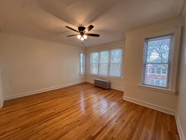 Building Photo - 6422 N Greenview Ave