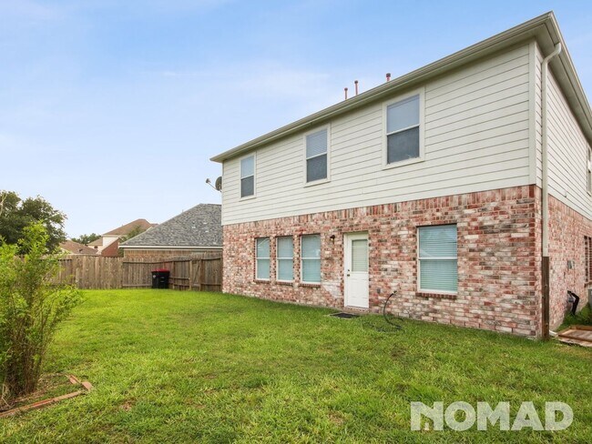 Foto del edificio - 18518 Knob Hill Lake Ln