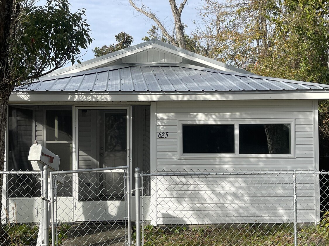 Foto principal - 625 E 8th Ct
