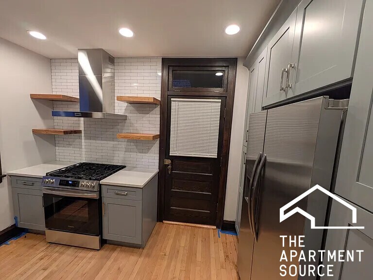 Foto principal - 2626 W Devon Ave