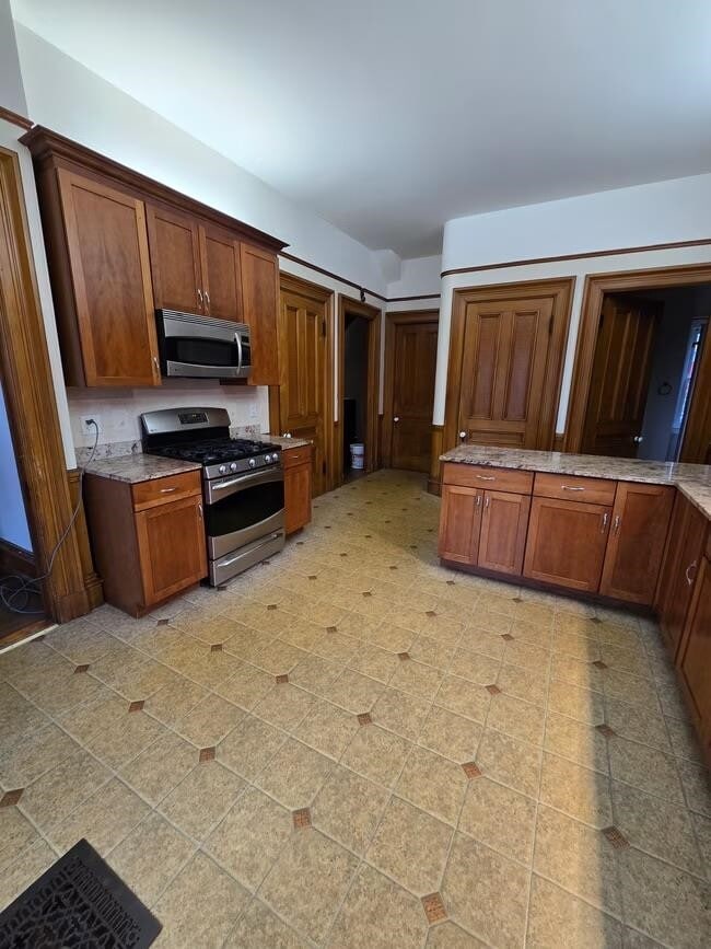 Building Photo - 281 Pembroke St