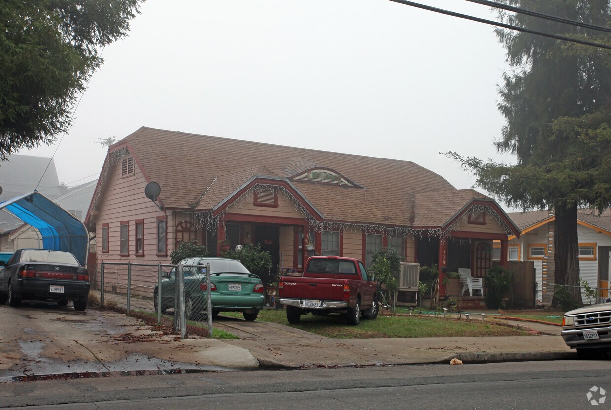 Primary Photo - 422 W Main Ave