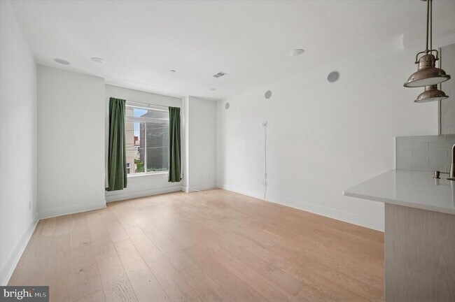 Foto del edificio - 1843 E Huntingdon St