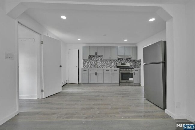 Building Photo - 244 White St