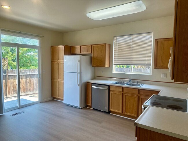 Foto del edificio - 3 Bedroom House Walking Distance to McQuee...