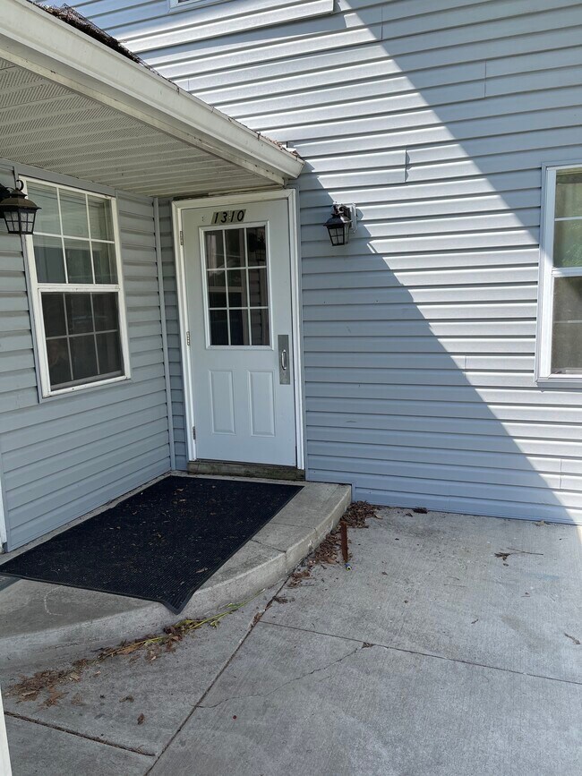 Foto del edificio - 1310 Millerwood Ct