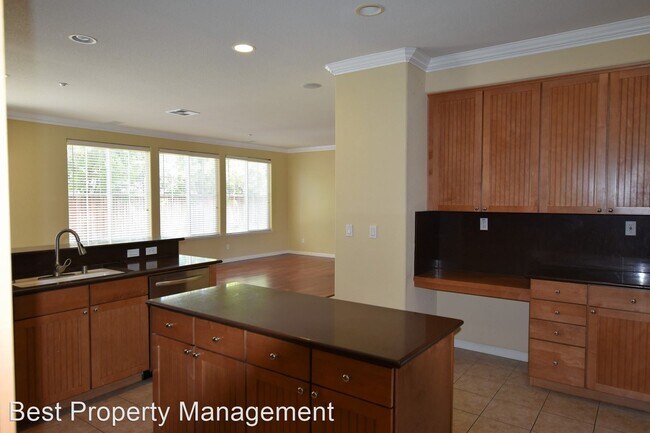 Building Photo - 4 br, 4 bath House - 421 Bayonett Ct
