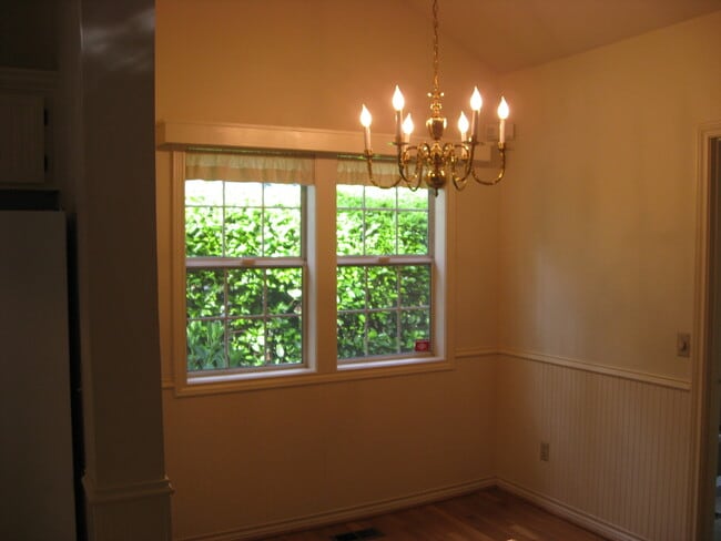 Building Photo - Best Possible Location Close to Everything...