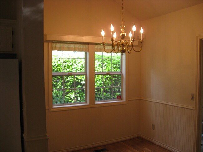 Foto del edificio - Best Possible Location Close to Everything...