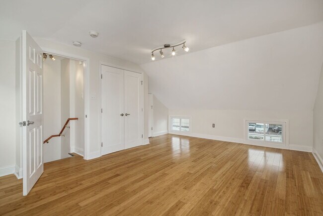 Dormitorio 3 (tercer piso) - 4161 Apple St