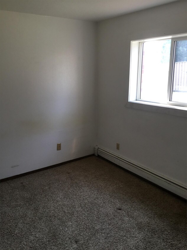 2007 E Divide Ave Unit 5, Bismarck, ND 58501 Apartment for Rent in