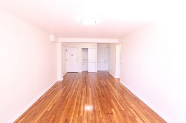 Building Photo - 1 bedroom in ELMHURST NY 11373