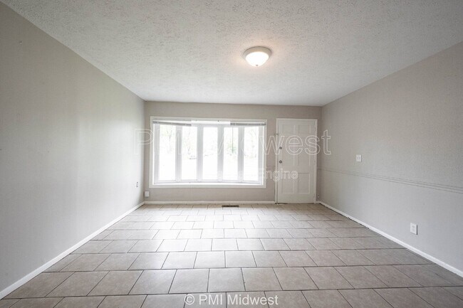 Building Photo - 5925 Sunwood Dr