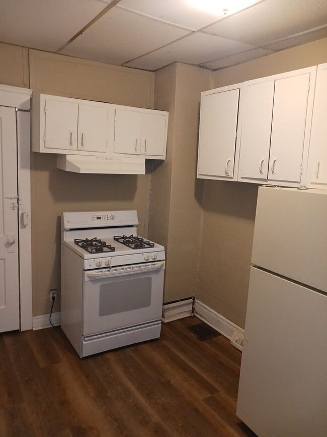 Building Photo - SECTION 8 WELCOME – Spacious 2-Bedroom wit...