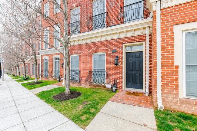 Building Photo - 1321 Covington St