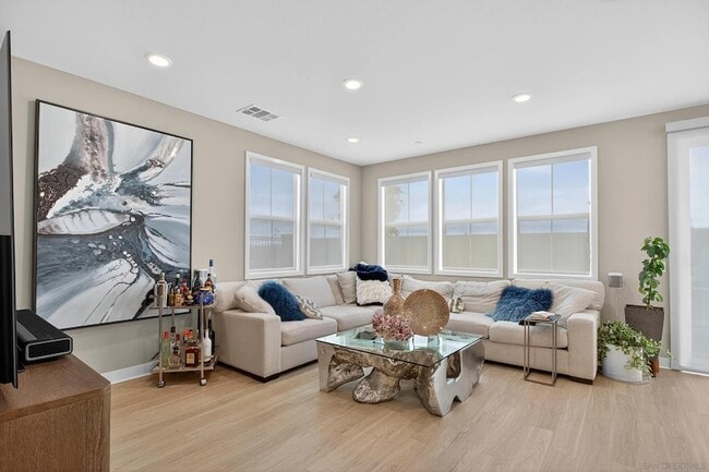 Foto del edificio - 1733 Artemisia Ct
