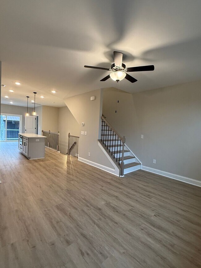 Foto del edificio - Brand New 3 level townhouse close to Uptown