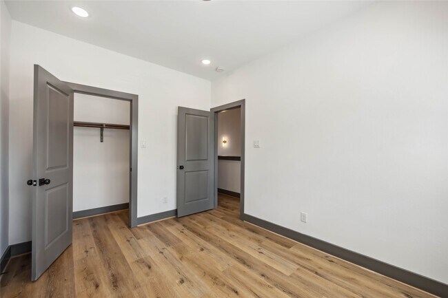 Foto del edificio - 8013 Ritz St