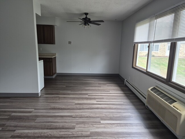 Building Photo - 1715 Edgewood Dr NW