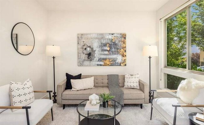 Foto del edificio - Contemporary 3-Bedroom Queen Anne Townhome with Rooftop Deck and City Views