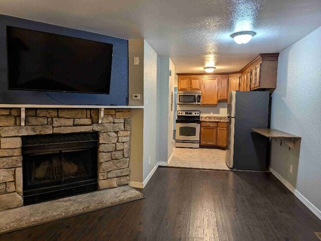Building Photo - 6369 Village Ln